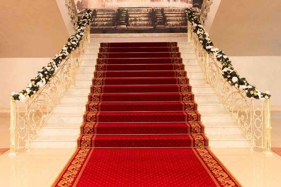 Why Should You Choose Us for your Red Carpet